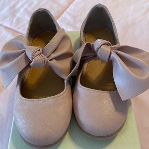 Tucker and Tate bow flats